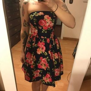 🍄 Strapless dress